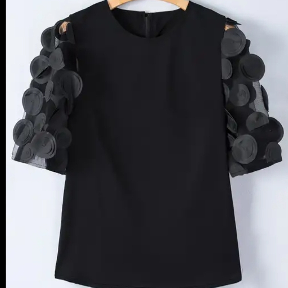 NWOT Elegant Black Applique Sheer Sleeve Top With Round Neck Size M/L - Picture 2 of 4